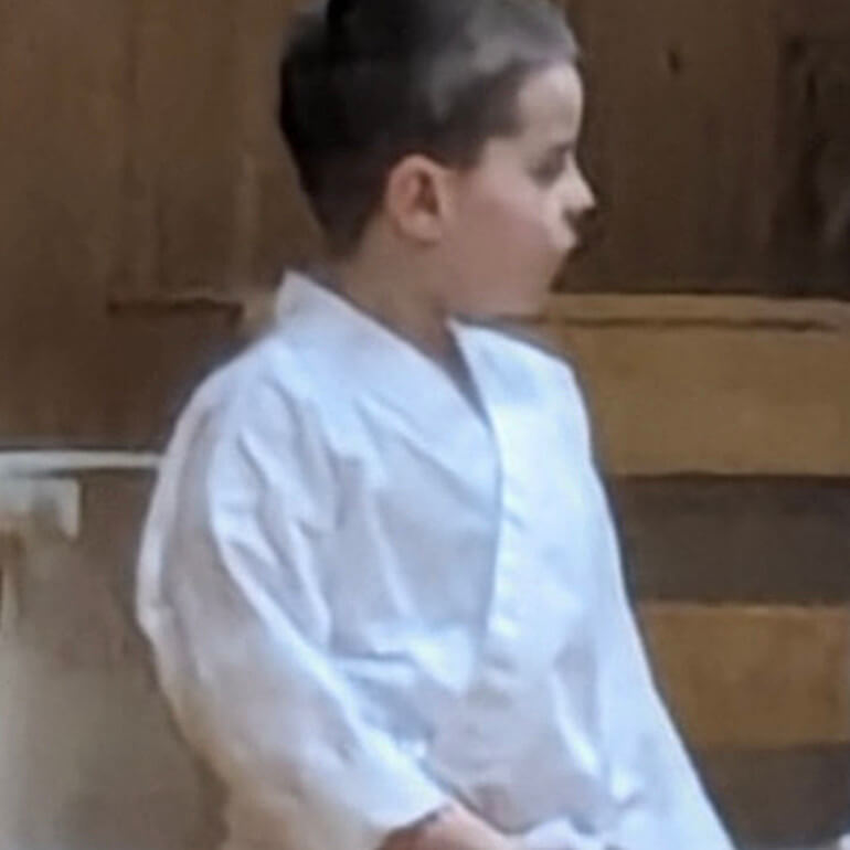 Max im Karate-Anzug